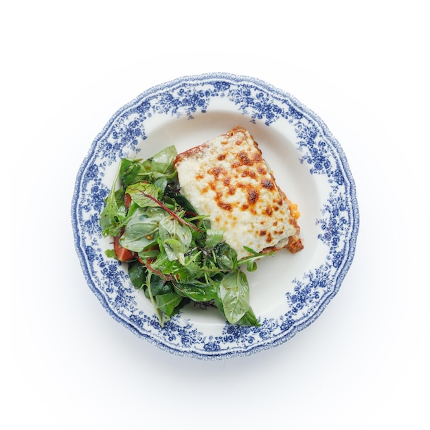 Тарелка с домашним блюдом